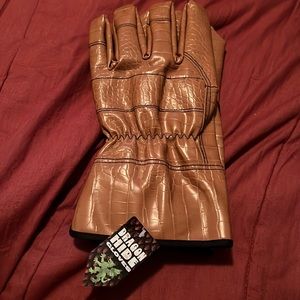 Harry Potter Wizarding Trunk Peter Kenneth￼ Keep Collecting Dragon Hide Gloves